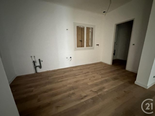 Appartement F4 à vendre - 4 pièces - 85.0 m2 - BRIGNOLES - 83 - PROVENCE-ALPES-COTE-D-AZUR - Century 21 Agence Vaubelle