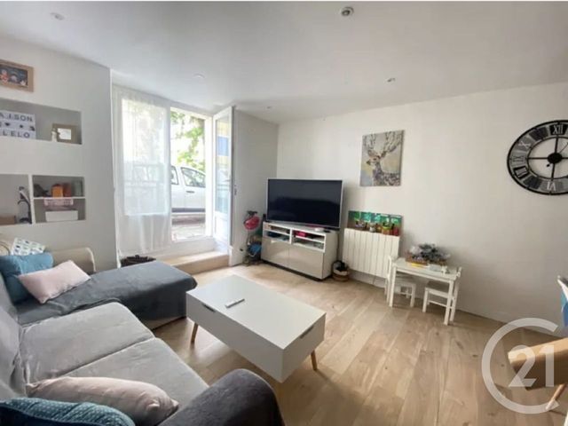 Appartement F3 à vendre - 3 pièces - 68.82 m2 - GAREOULT - 83 - PROVENCE-ALPES-COTE-D-AZUR - Century 21 Agence Vaubelle