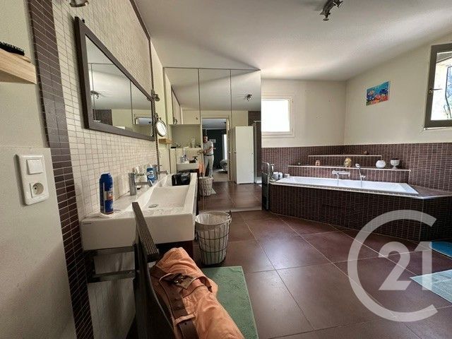 maison à vendre - 7 pièces - 245.0 m2 - BRIGNOLES - 83 - PROVENCE-ALPES-COTE-D-AZUR - Century 21 Agence Vaubelle