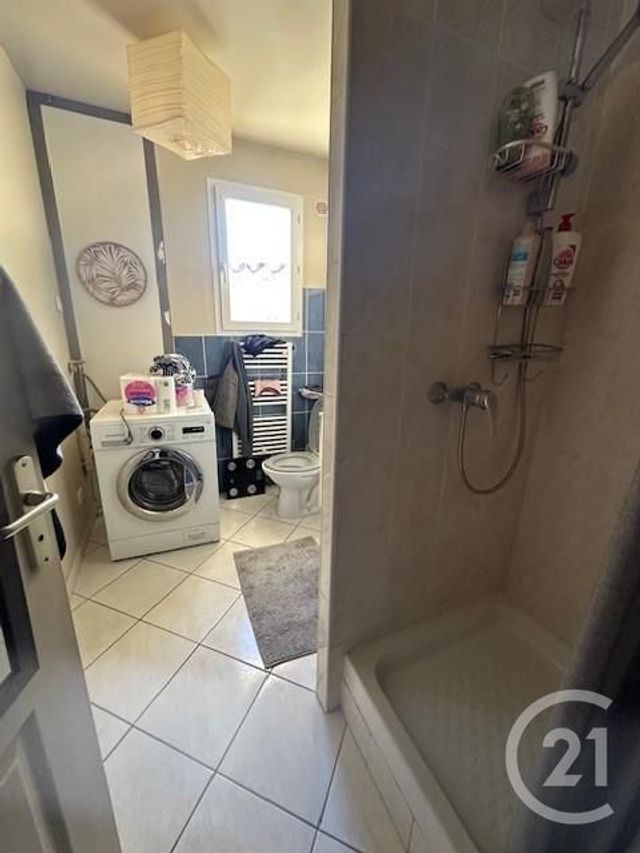 Appartement à vendre - 2 pièces - 46.42 m2 - LE VAL - 83 - PROVENCE-ALPES-COTE-D-AZUR - Century 21 Agence Vaubelle