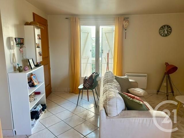 Appartement à vendre - 2 pièces - 46.44 m2 - LE VAL - 83 - PROVENCE-ALPES-COTE-D-AZUR - Century 21 Agence Vaubelle