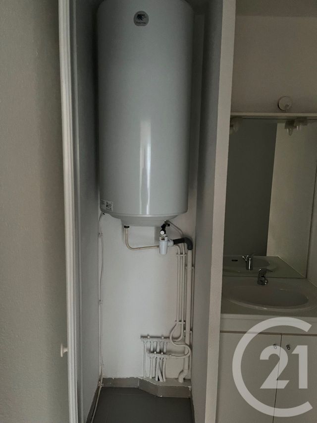 Appartement F2 à vendre - 2 pièces - 39.0 m2 - BRIGNOLES - 83 - PROVENCE-ALPES-COTE-D-AZUR - Century 21 Agence Vaubelle